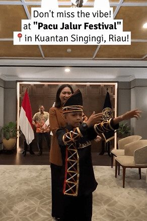 Viral Indonesian Boy on Wooden Boat Becomes Official Tourism Ambassador of Riau Province
